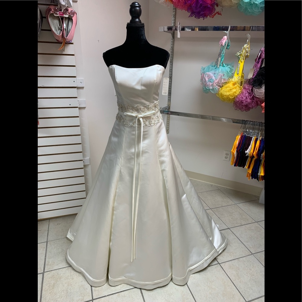 Size 6 Eden Bridals Champagne Ivory Beaded Wedding Gown Dress With Train NWT